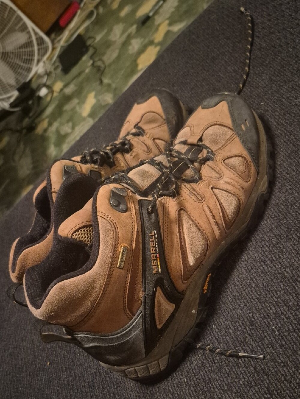 Merrell Men's Tan and Black Waterproof Hiking Boots - Picture 2 of 9